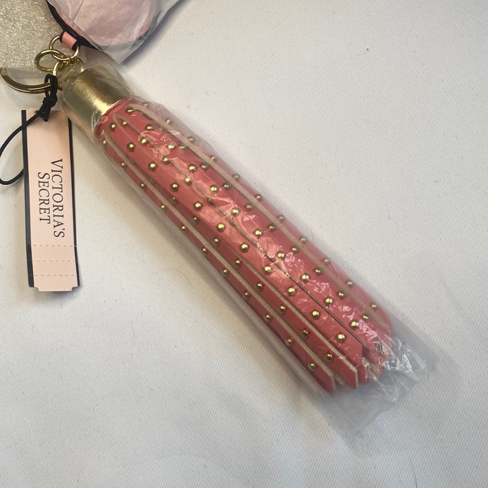 Light pink VS Vintage keychain